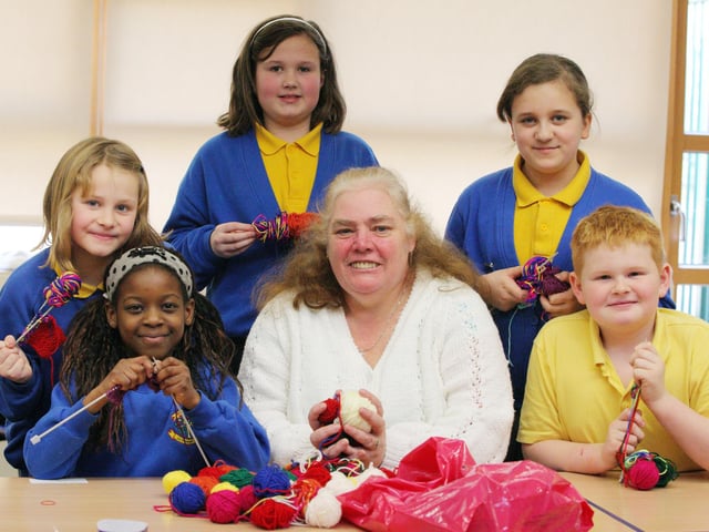 Northampton Volunteering Centre's intergenerational project to help bridge the gap between the older and younger generation this time focuses on knitting. The programme is being delivered as a result of a partnership with Northampton Volunteering Centre and Northamptonshire County Council. The Knit and Friendship programme took place at Weston Favell Primary School.