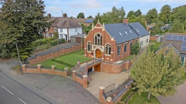 This converted chapel dates back to the twentieth century. The current owners built an extension in 2017.