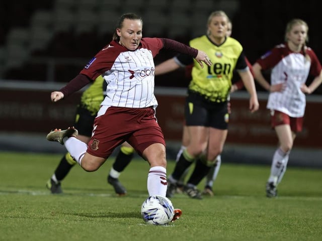 Kim Farrow makes no mistake from the penalty spot