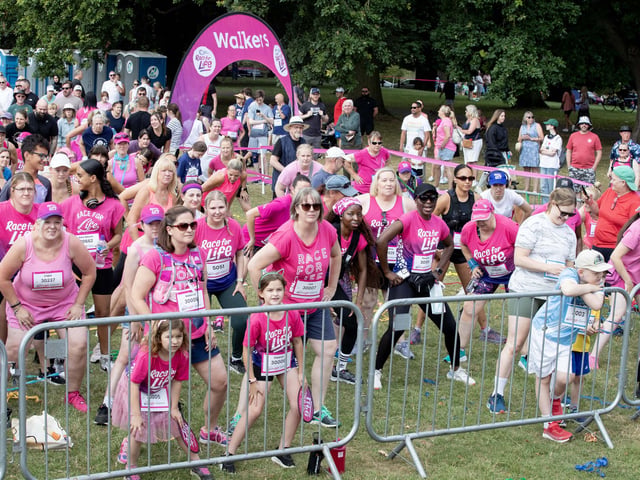Hundreds of participants ran, jogged and walked around Abington Park on Sunday to raise money for Cancer Research UK.