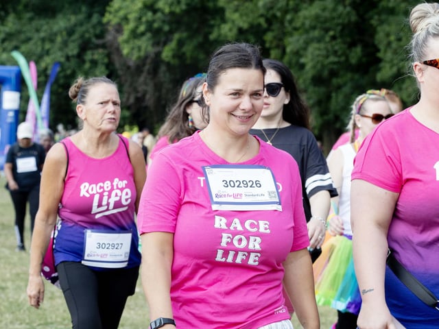 Hundreds of participants ran, jogged and walked around Abington Park on Sunday to raise money for Cancer Research UK.