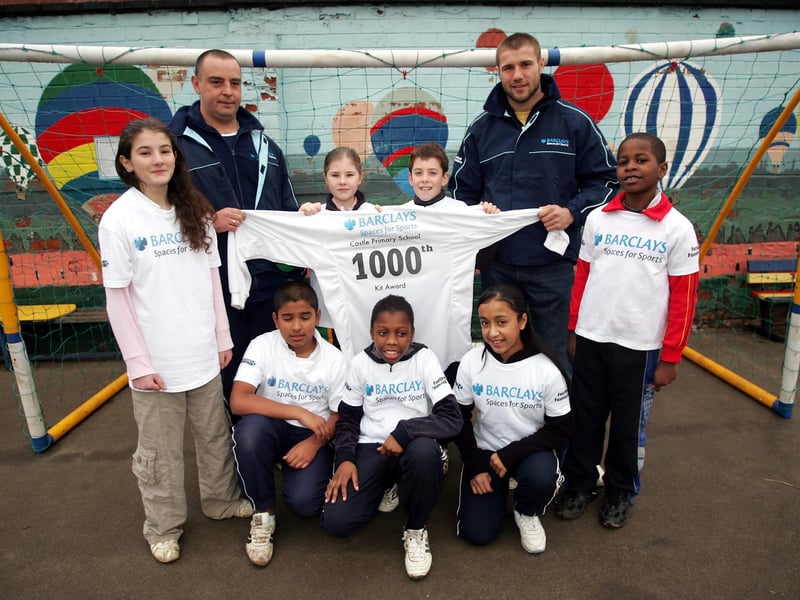 2006 - Ben Cohen presenting Castle Primary School, with commemorative shirt. Castle Primary has become the 1000th school to be awarded Barclaycard's Sport kit. Back row l-r:Elta Sadiku, Leigh Woolmarans(head)Sophie Caborn,Andrew Henry,Ben Cohen,Tunde Omolosa. FRONT: Shelim Khan,Asheka Meeks,Samia Bushra.