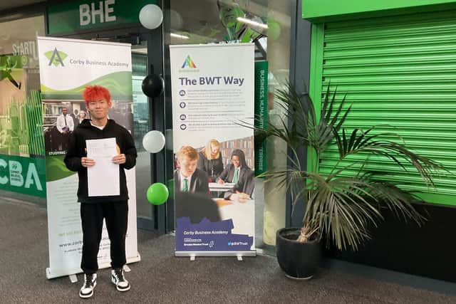 Junhao Wang celebrating his results