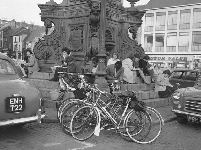 People on fountain, October 30, 1961