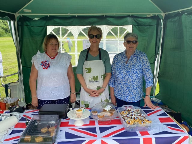 West Hunsbury Parish Council held a free funday in Ladybridge Park. There were stalls, bands, children's entertainment and more. Residents flocked to the park to enjoy the fun.