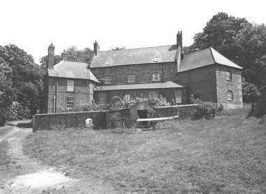 Hunsbury Hill Centre, Harksome Hill, Northampton, Northamptonshire, NN4 9QX. Discover the history of Hunsbury Hill, Visit the ironstone Hill Fort, Ironstone Railway, and the Hunsbury Hill Farm and house. Sunday 14 September: 11-3pm. Pre-booking not required