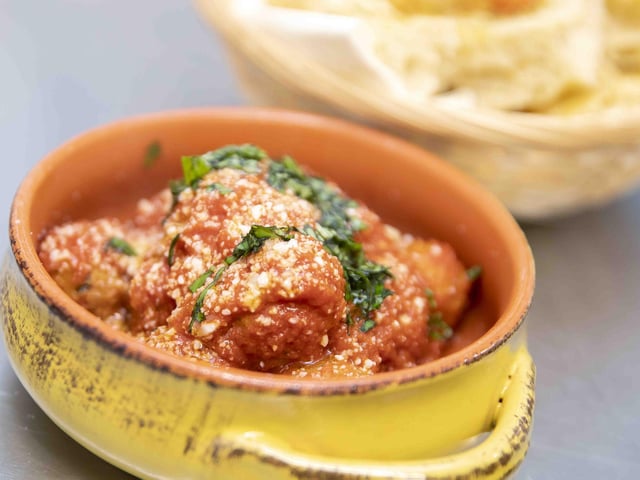 The authentic Italian restaurant, inspired by Davide’s home region Abruzzo, will offer handcrafted pasta from its premises in College Street Mews.