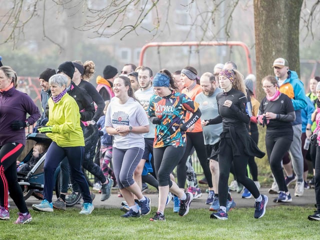 More than 400 runners took to The Racecourse on Saturday (February 24) in memory of mother-of-five Lyndsey Kirchin