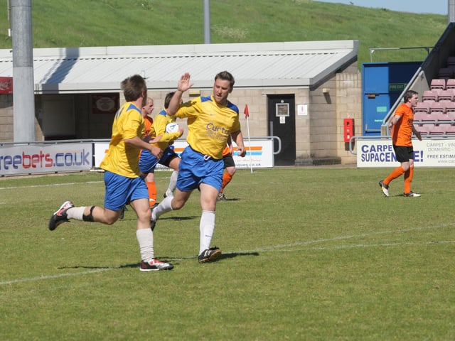 2010 Sunday football: MDH Teamwear Cup final between Dynamo and Paveways