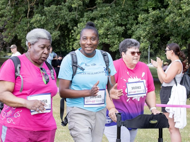 Hundreds of participants ran, jogged and walked around Abington Park on Sunday to raise money for Cancer Research UK.