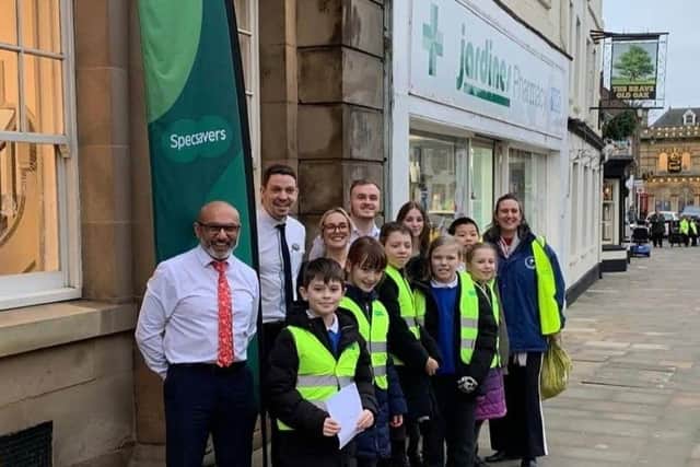 Daljit Purewal, Stefano De Leo and some of the children from Towcester Primary School