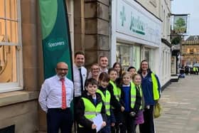 Daljit Purewal, Stefano De Leo and some of the children from Towcester Primary School