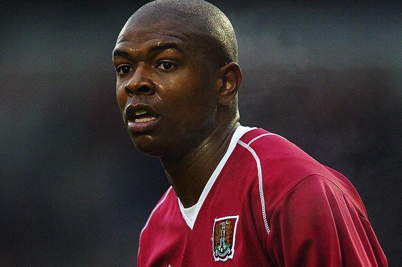 Des Lyttle was part of Northampton Town 2003/04 play-off squad. He is best known for his six seasons at Nottingham Forest in the mid to late 1990's, which including time in the Premier League.