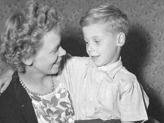 "Barry Smith and mother, rescue story", July 16, 1957