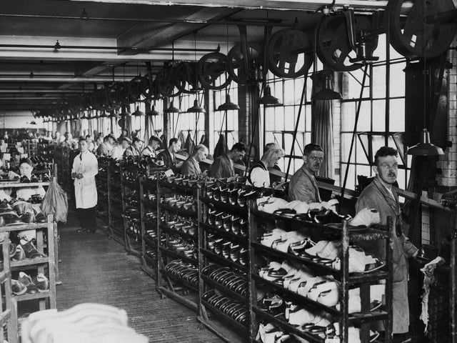 The shoe department of the J. Sears & Co True-form Boot Company factory in Northampton, circa 1931. (Photo by Express/Hulton Archive/Getty Images)