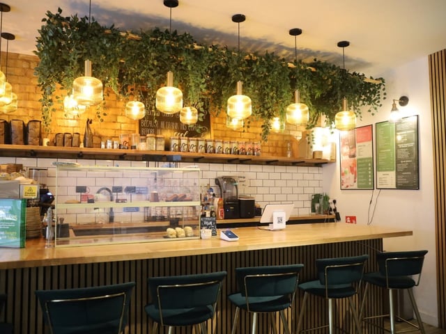 4.9 stars based on 273 Google reviews. Location: 26 St Giles’ Street, NN1 1JA. Website: https://www.grandbies.com/
