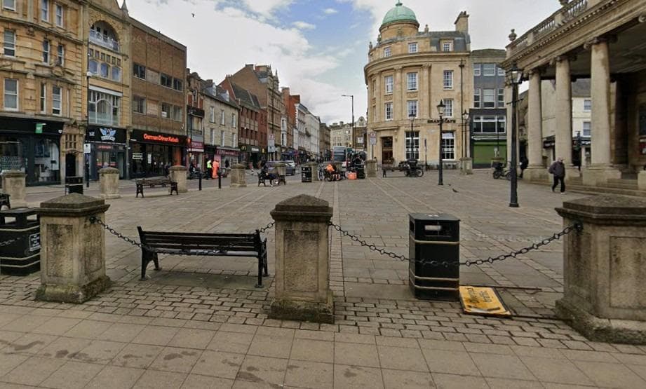 Im Stadtzentrum von Northampton findet eine Kundgebung der Einheit statt ...