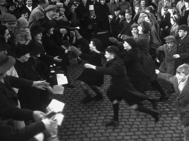 3rd December 1939:  Happy evacuee children rush to greet their parents off the special London Midland and Scottish train in Northampton.  (Photo by J. A. Hampton/Topical Press Agency/Getty Images)