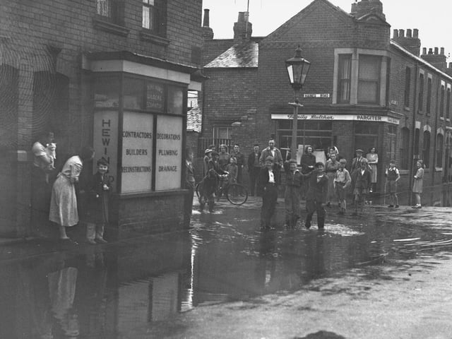 Storm damage Northampton May 1952, Haines Road Far Cotton