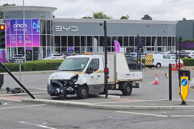 WNC van crashed into traffic lights on University Drive