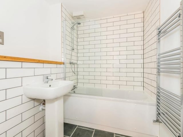 Immaculately presented two bedroom apartment in sought after area of Kingsthorpe. The property comprises entrance hall, two bedrooms, open plan lounge/kitchen/diner and bathroom. Allocated parking space for one car. This property is offered through Modern Method of Auction.