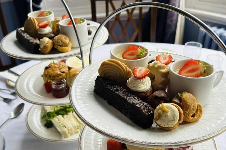 George’s Tea Room is a hidden gem at the heart of the town centre. It resides in the Northampton & County Club, whose in-house chef cooks all the food using local produce of the highest quality. Rating: 4.5 stars based on 69 Google Reviews. Location: 9 George Row, Northampton town centre, NN1 1DF.