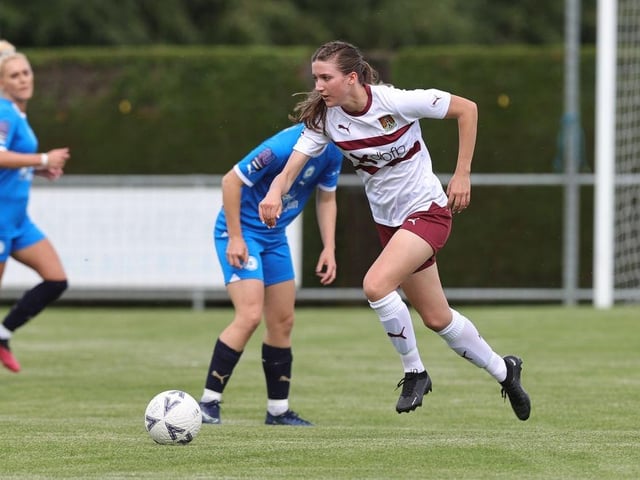 Annie Villamartin drives forward