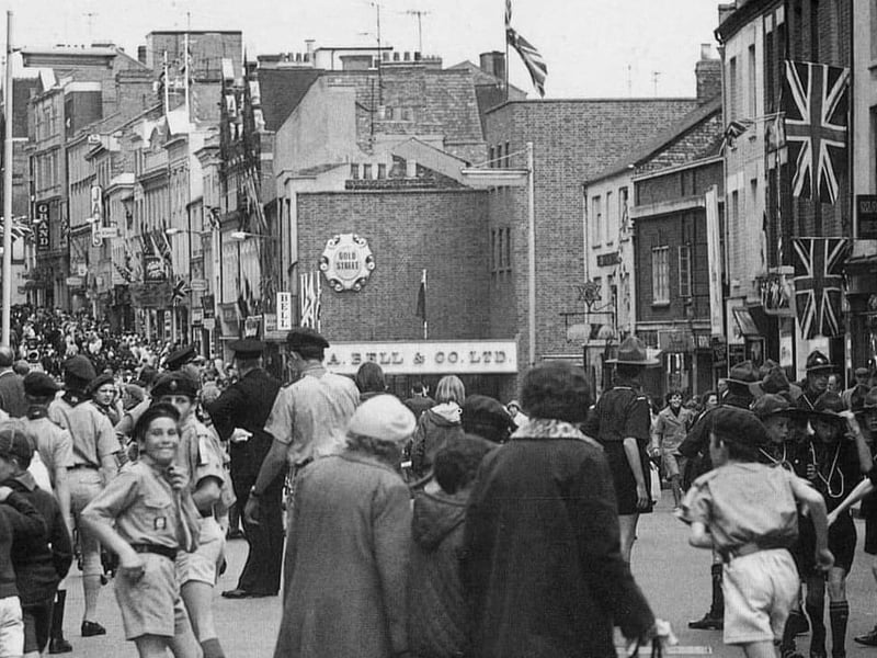 A large crowd in Marefair heading towards Gold Street.