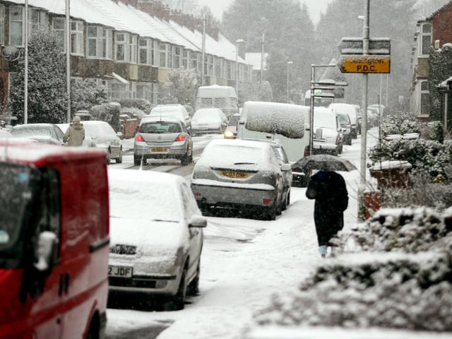 Snow pictures in Northampton in 2009 - Barry Road and Wellingborough Road.