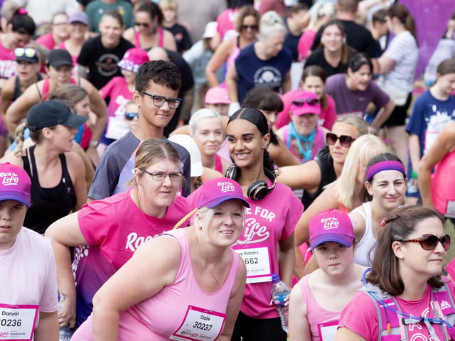 Hundreds of participants ran, jogged and walked around Abington Park on Sunday to raise money for Cancer Research UK.