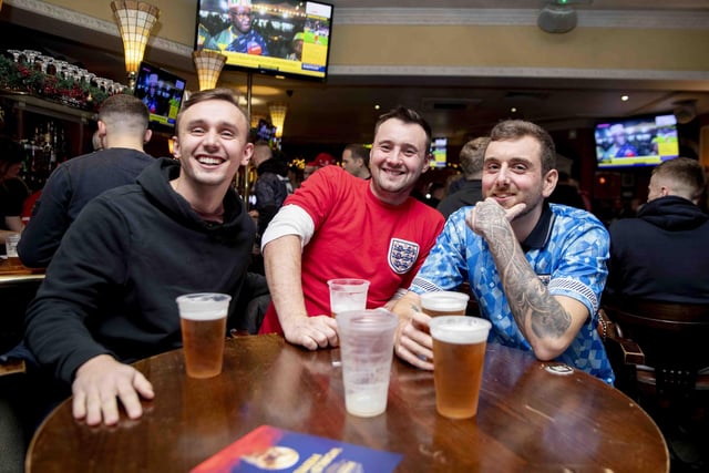 Fans head to The Barratts to watch The Three Lions in Qatar