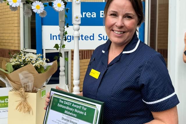 Clinical Nurse Specialist Sharon Ireson with her award.