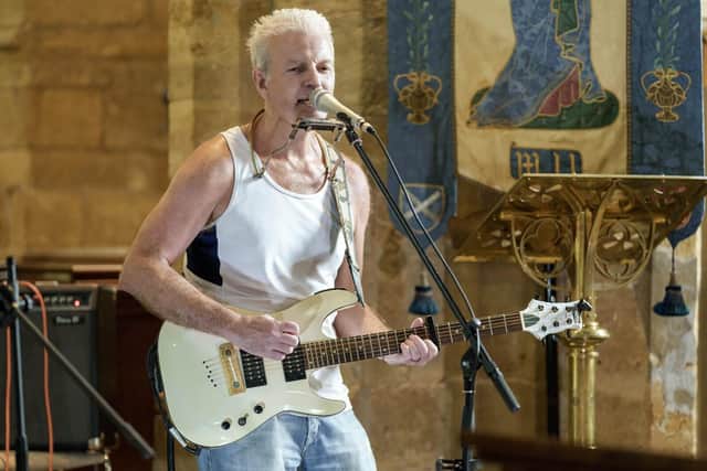 Paul Strummer singing live at St Andrews.