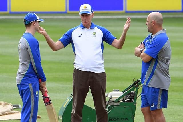 Darren Lehmann (right) and Steve Smith (left) listening to Greg Chappell in 2017