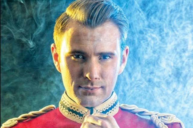 'Military illusionist' Richard Jones blends magic and music in his new show