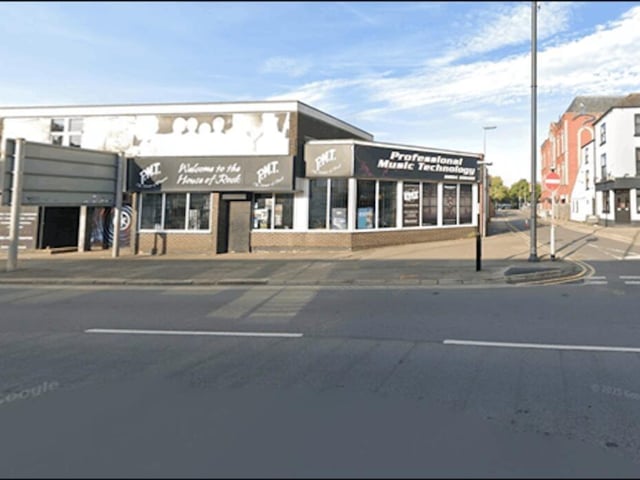 The former Professional Music Technology (PMT) showroom at 86 Bridge Street has been vacant for months now. The sales ad says it could be suitable for a variety of uses, subject to planning, and is available for around £4,167 a month.