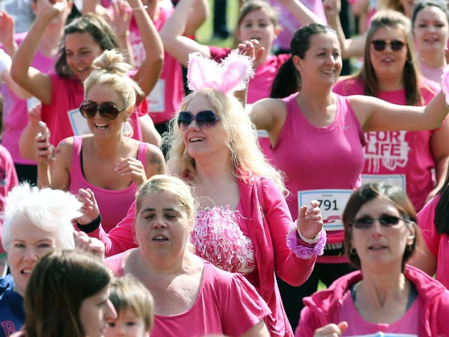 2015 - Start of the 10k Race for Life at Abington Park, Northampton.