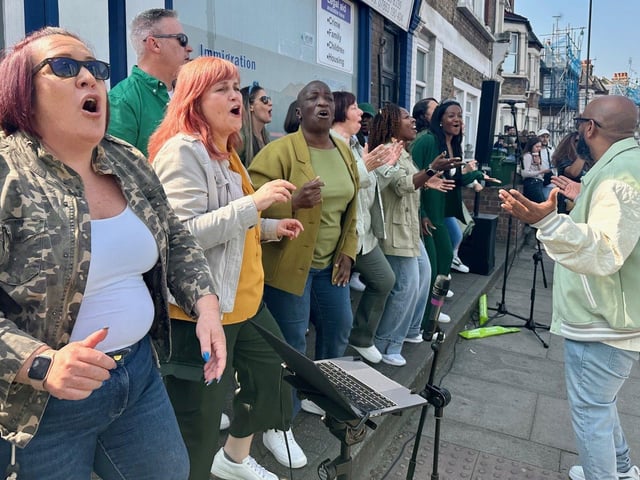 Northants Sings Out perform for runners at the Barnardo's cheer station at the London Marathon