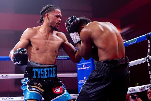 Tyselle Walfall lands a left hand on Victor Edagha