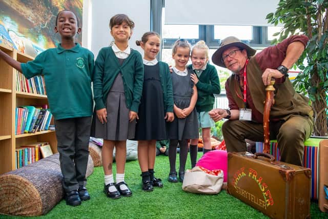 BN - SGB-12511 - Pupils at Priors Hall ALC with storyteller Mark Fraser