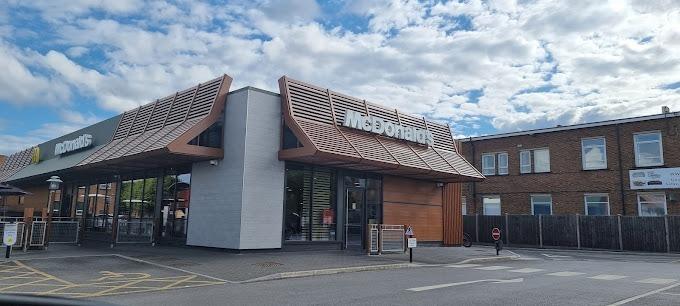 McDonald's - Ashgate Rd, Hucknall - has a rating of 3.5 from 911 Google reviews.