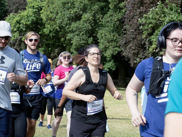 Hundreds of participants ran, jogged and walked around Abington Park on Sunday to raise money for Cancer Research UK.