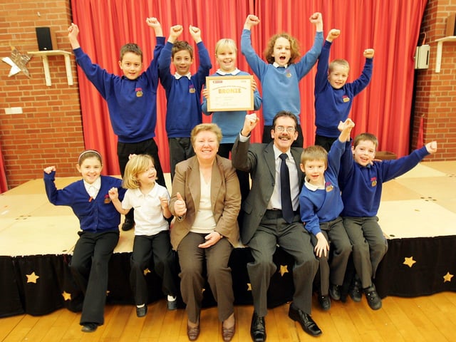 2007: Moulton Primary School Council with head teacher Peter Sturges and County Advisor Janice Felce - School Council Bronze award.