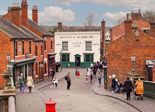 Experience over 250 years of history, from the Industrial Revolution to post-war prosperity, through living interpretation.