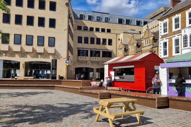 Here's the new layout at the square, with a clear line of vision to H&M.