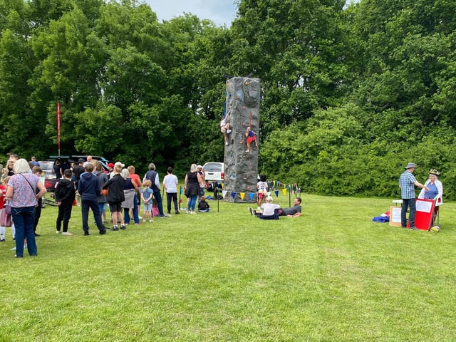 West Hunsbury Parish Council held a free funday in Ladybridge Park. There were stalls, bands, children's entertainment and more. Residents flocked to the park to enjoy the fun.