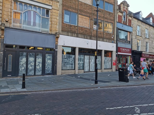 The former H. Samuel jewellery store in the Drapery has closed its doors for good in July this year. It is not yet known why the company vacated the premises but it leaves another vacant unit in one of the town's busiest streets. Early reports suggest it could be turned into a kebab house but nothing has yet been confirmed.