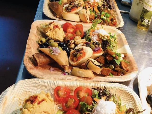 4.7 stars based on 338 Google reviews. Karmana is a vegan restaurant and juice bar, having served a variety of globally-inspired, healthy and plant-based dishes since 2014. Location: 79 Broadmead Avenue, Kingsley Park, NN3 2RA. Website: https://karmana.co.uk/