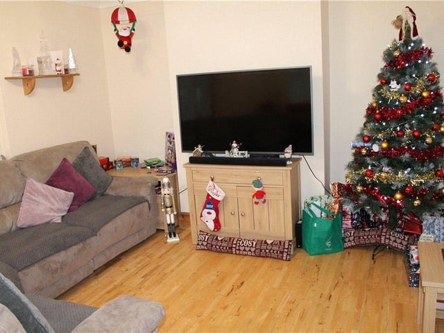 This house in Fairfield Square, Cosham is up for sale.