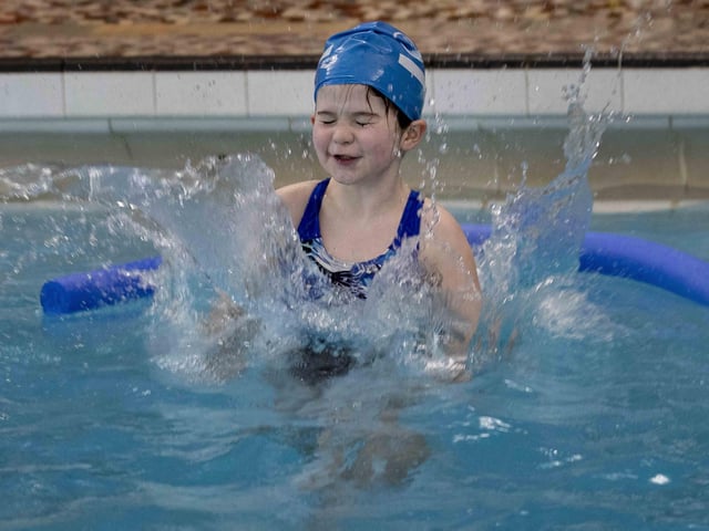 The event was held on Saturday February 25 at The Duston School. It aimed to get participants who cannot swim started, and assess and improve the ability of those who already can swim.